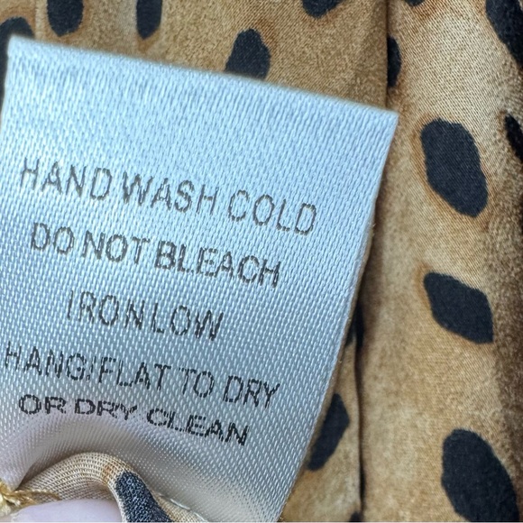 ODDY Gold Animal Print
Oddy Button Front Blouse - Picture 8 of 8